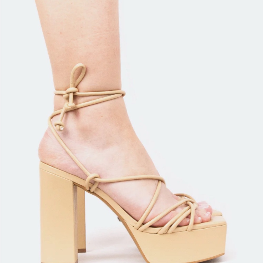 Antigua, Camel Leather/Cuir Chameau Heels